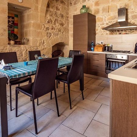 250 Yo Tal-Bambinu Boutique Farmhouse Xagħra Eksteriør billede